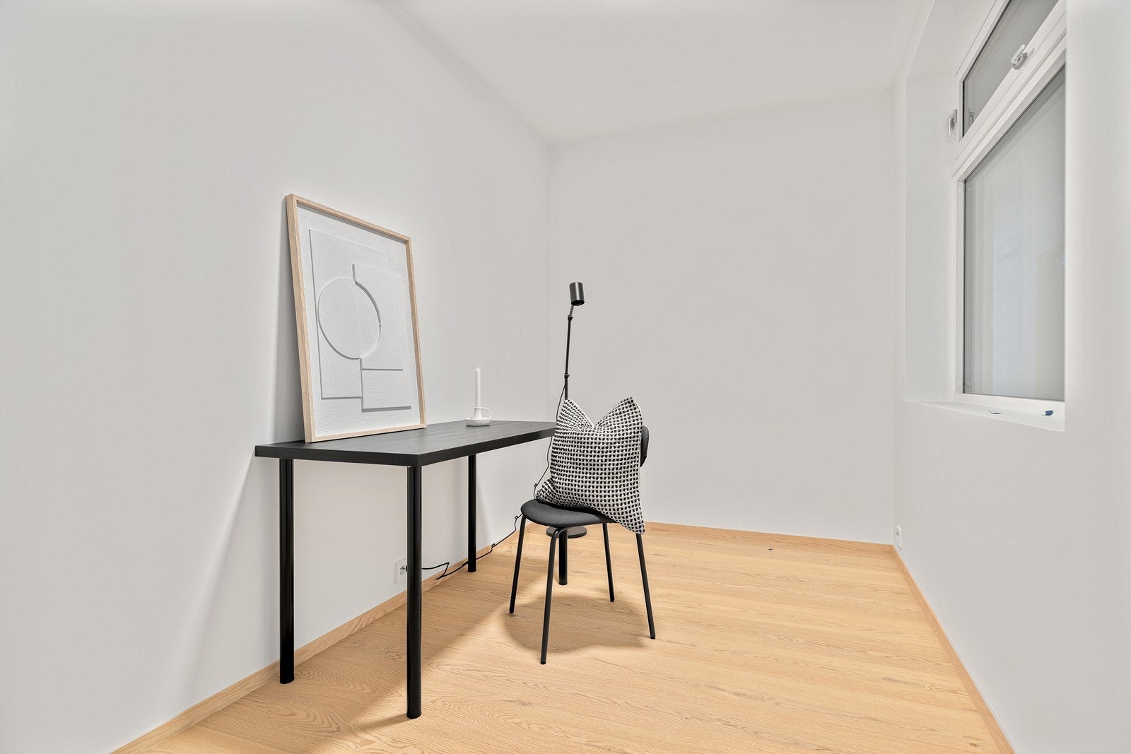 Medierom er på 6,6 kvm, kan brukes som kontor/gjesterom. Rommet er dog ikke godkjent som soverom, grunnet mangel på lysinnslipp Galleribilde