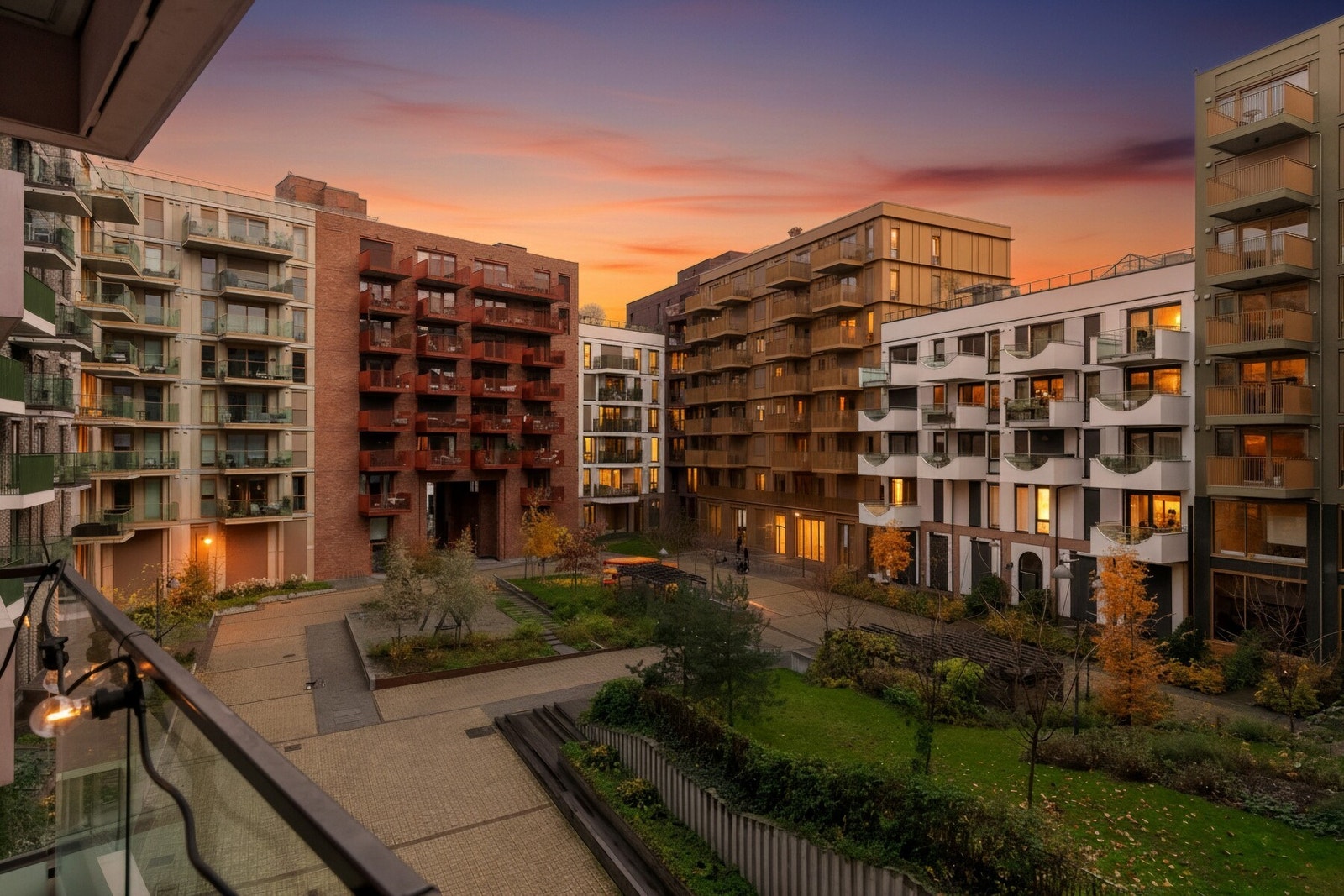 Balkongen vender mot den indre bakgården. Galleribilde