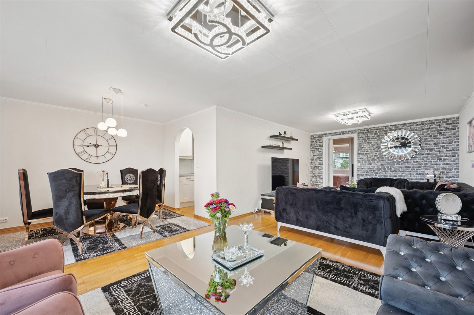 Romslig stue/spisestue Galleribilde