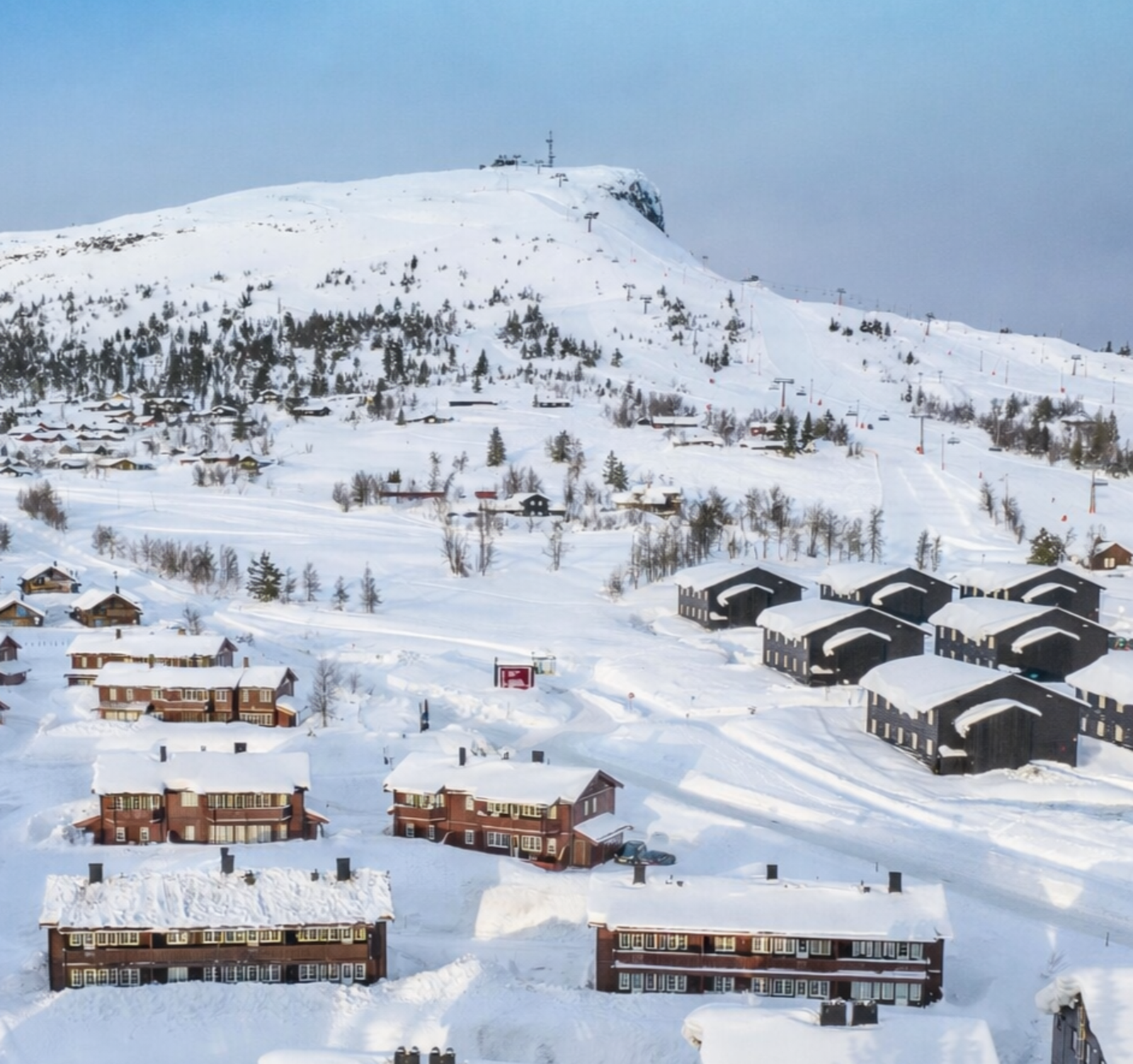 Skeikampen alpinanlegg er bare noen staketak unna og med "Ski-out" når man har kjørt ferdig for dagen. Galleribilde
