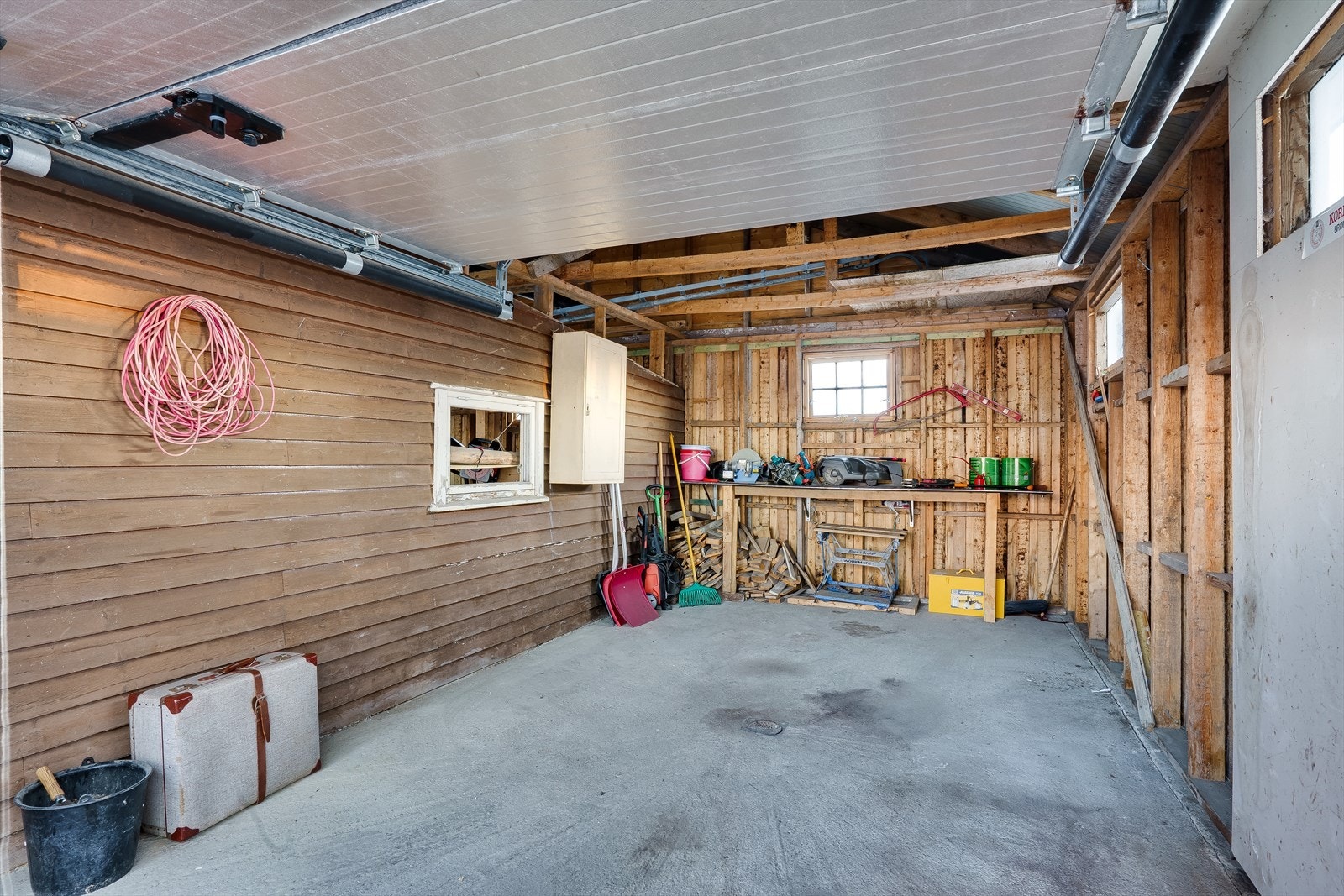 Garasjen som er ca. 40 år fungere fint til formålet. Galleribilde