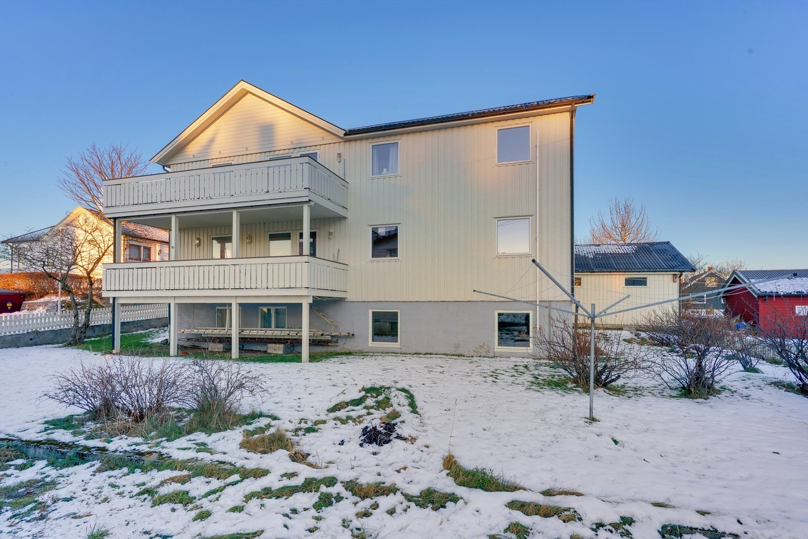 Eiet tomt på ca. 665, 40 m². Galleribilde