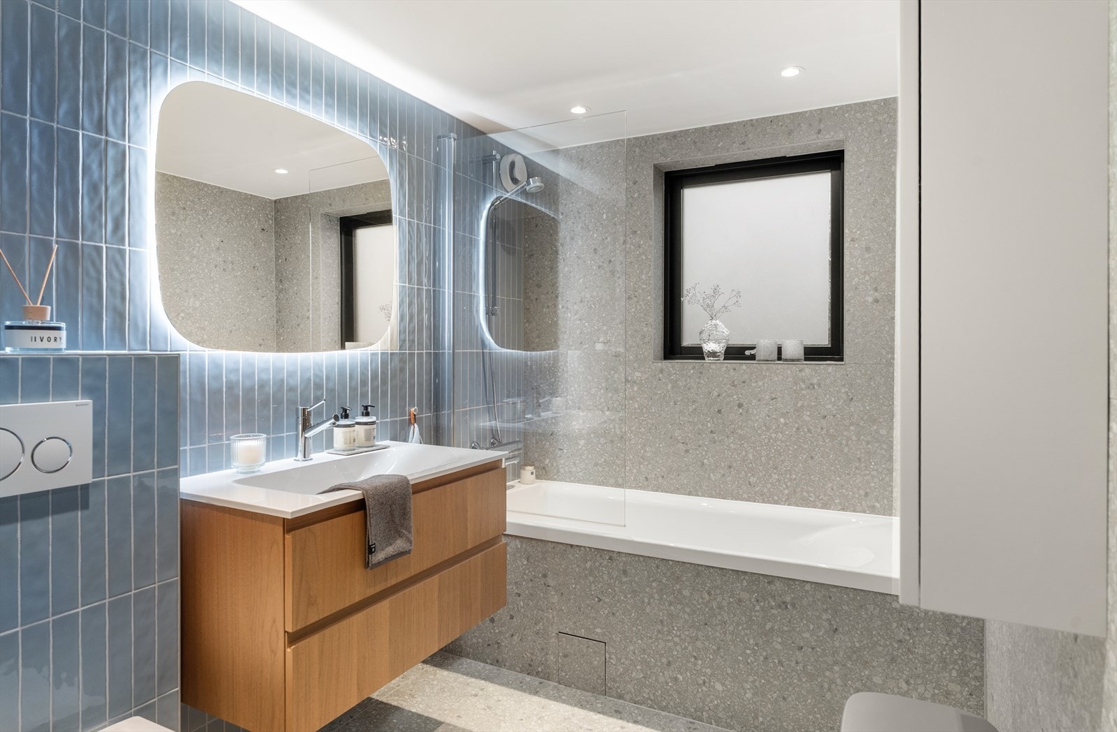 Lekkert bad oppusset av Frank Lie Mur og flis i 2023 Galleribilde