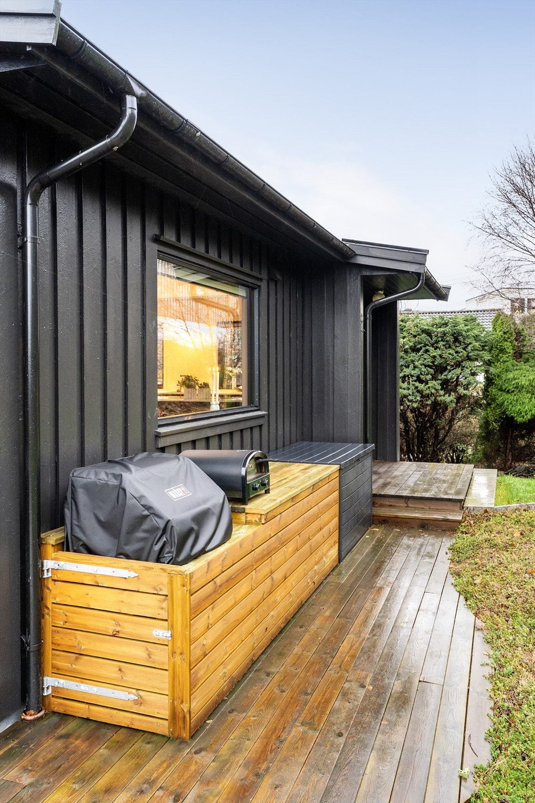 Flott utekjøkken, rett utenfor kjøkkenet Galleribilde