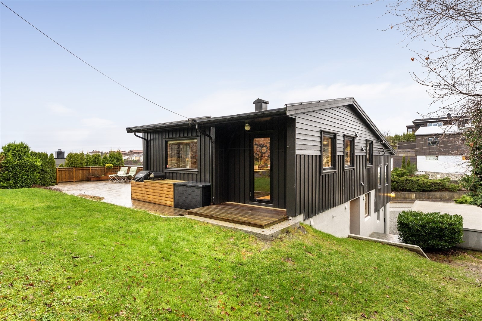 Utgang fra kjøkkenet direkte ut til hagen Galleribilde