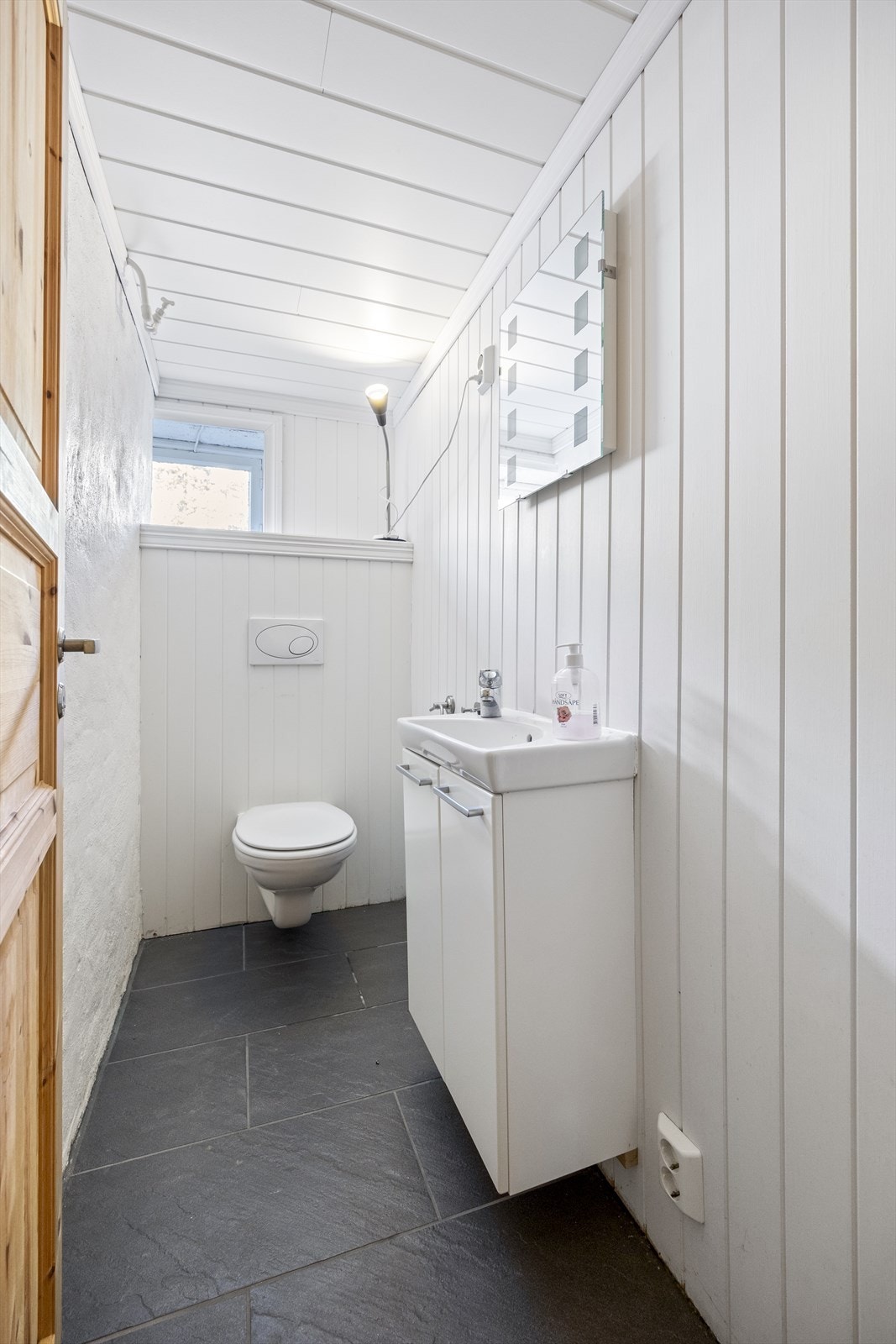 Bilder fra kjeller i hovedboligen Galleribilde