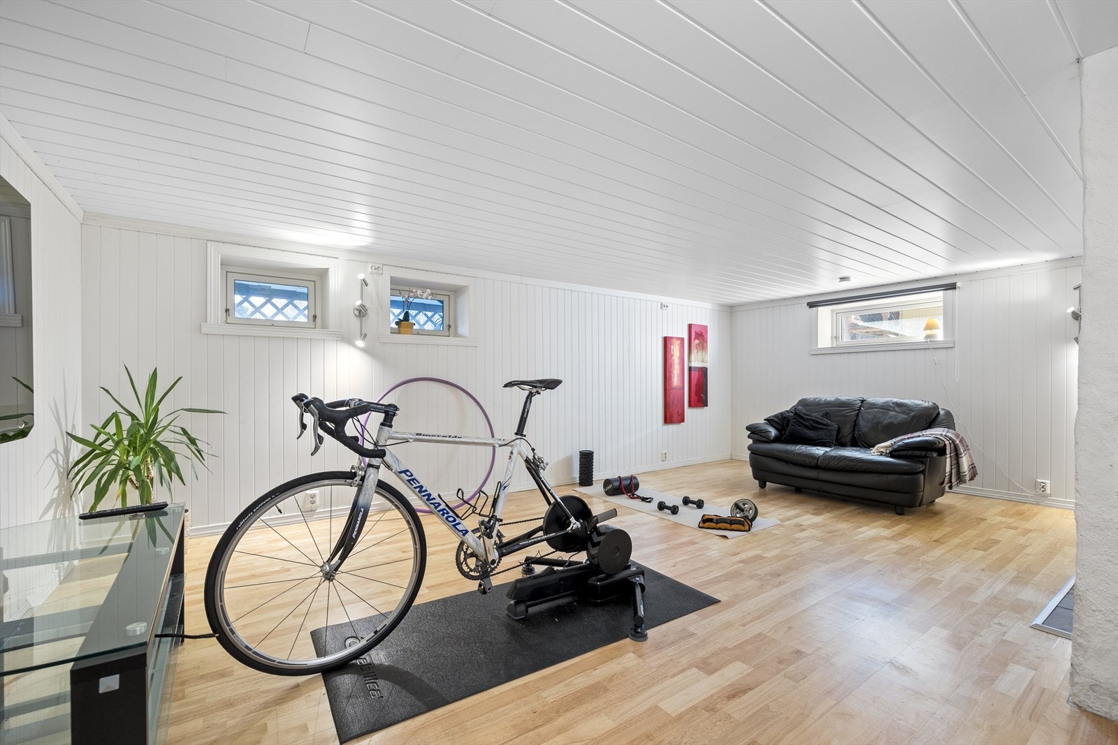 Bilder fra kjeller i hovedboligen Galleribilde