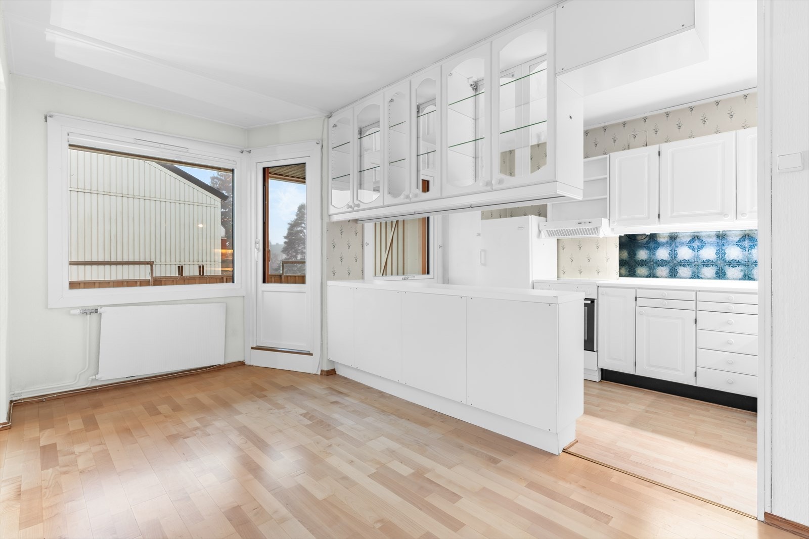 Stue og kjøkken ligger i en åpen og sosial løsning. Galleribilde