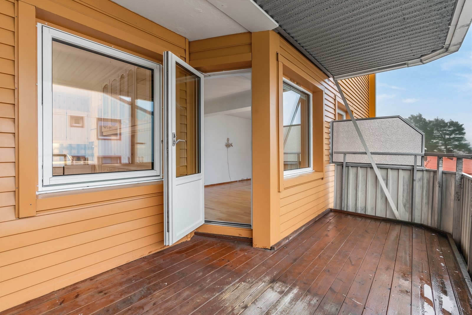 Med ca. 9 kvm i størrelse har du nok plass til å innrede med behagelig utemøblement og skape en forlengelse av stuen på sommertid. Galleribilde