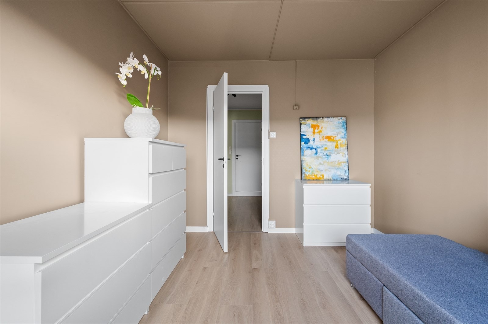 Dette rommet er også malt i en varm og behagelig tone. Galleribilde