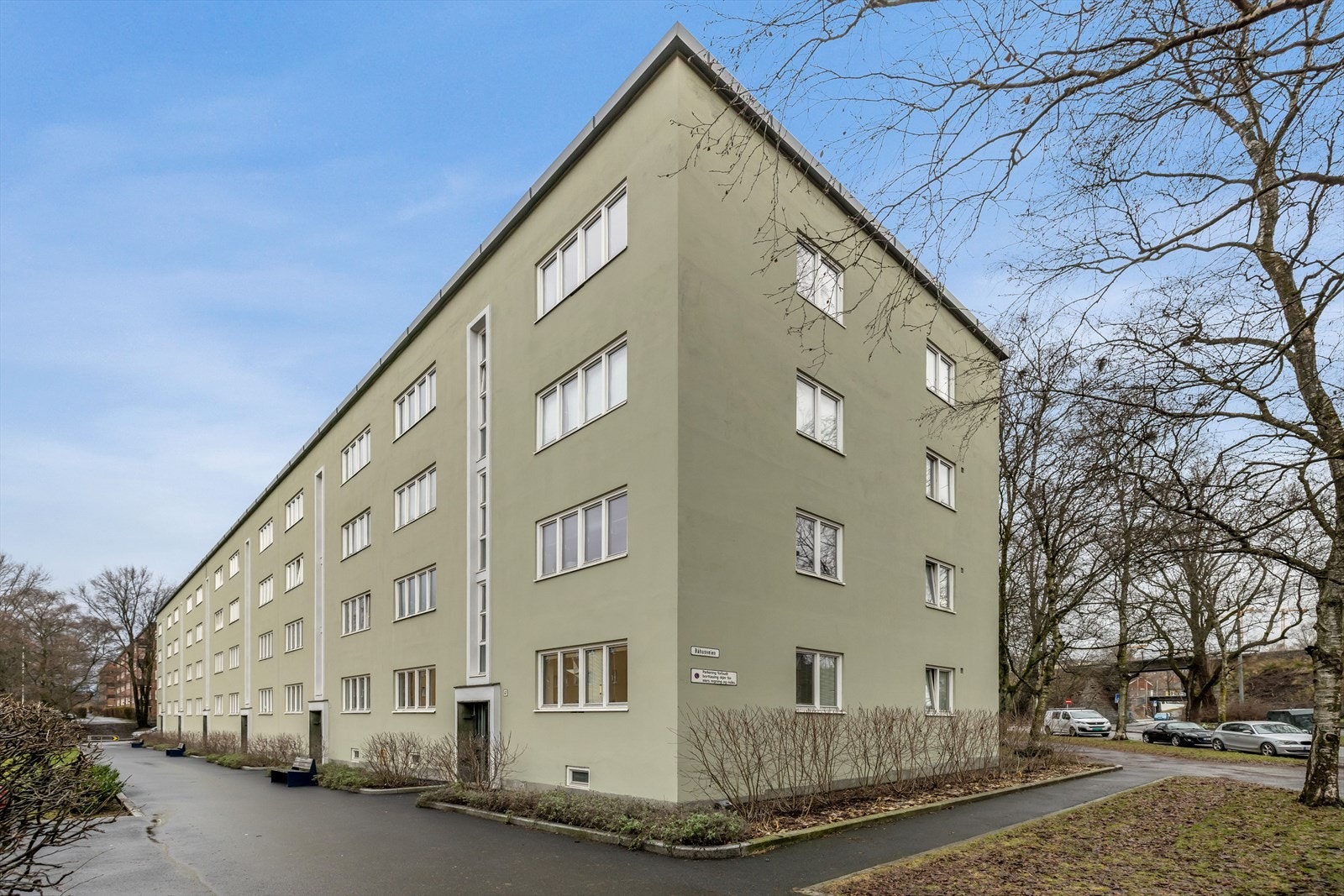 Borettslaget er svært veldrevet og det er godt vedlikehold av grøntområder og blokk. Galleribilde