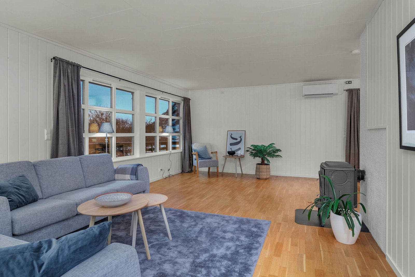 Koselig enebolig med garasje - Attraktiv beliggenhet nært sjøen - Gode sol- og utsiktsforhold Galleribilde