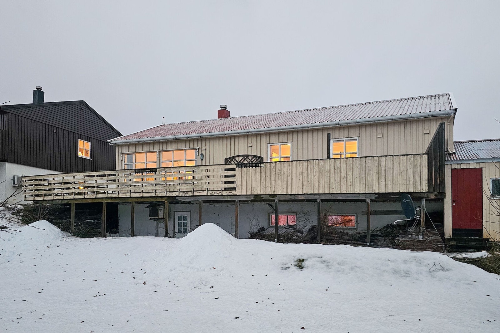 Her får du rolig og barnevennlig beliggenhet med nærhet til bl.a. butikk, barnehage og fine turområder. Galleribilde