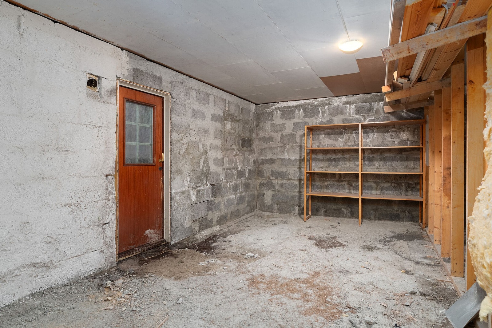 Uinnredet rom i kjeller. Galleribilde