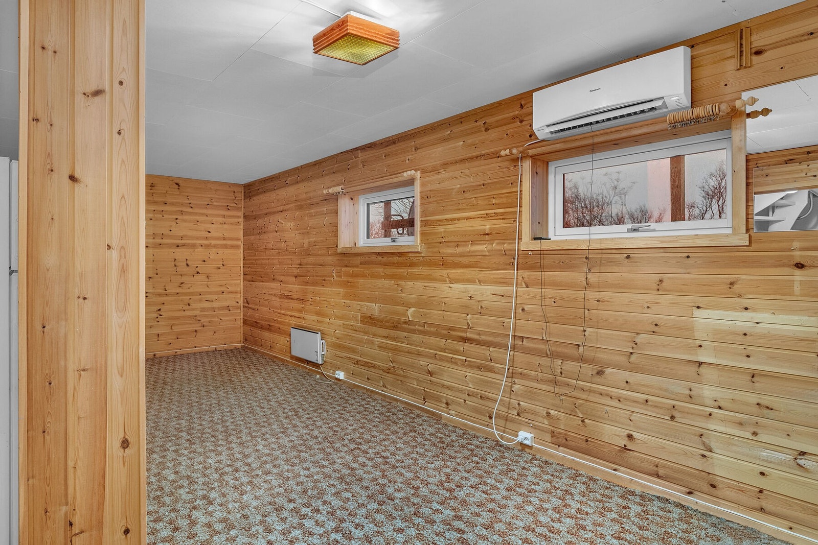 Koselig kjellerstue med varmepumpe. Kjellerstuen er ikke omsøkt/godkjent. Galleribilde