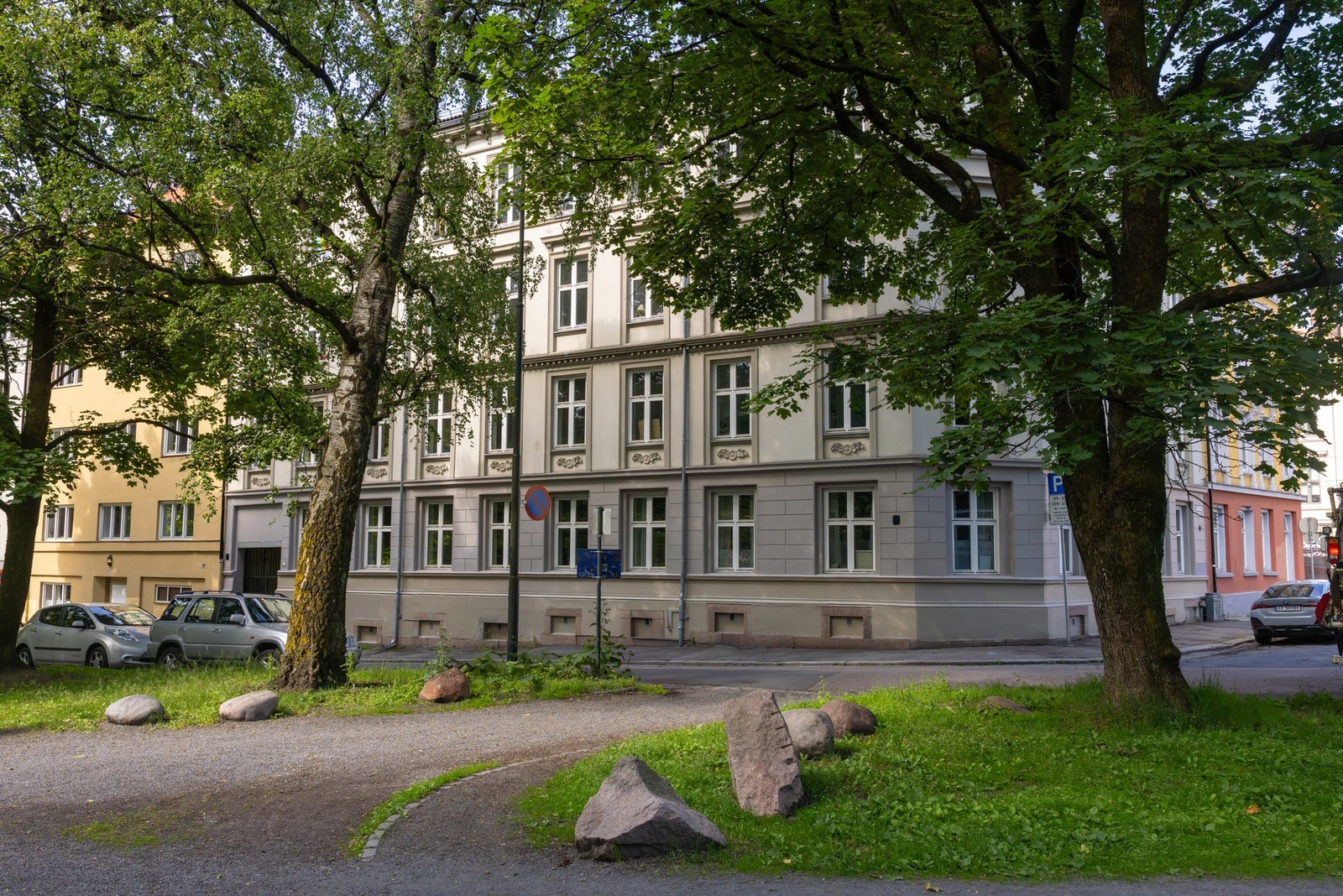 Her bor du i en klassisk bygård, rett ved Hallénparken. Galleribilde