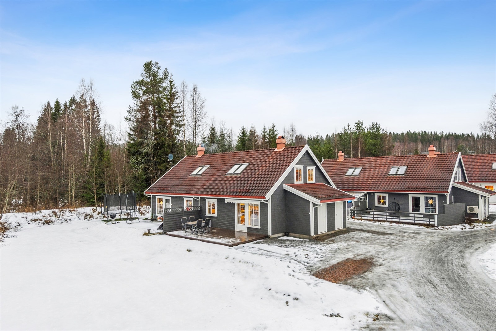 Eiendommen ligger i et rolig og etablert nabolag på Bybrua. Galleribilde