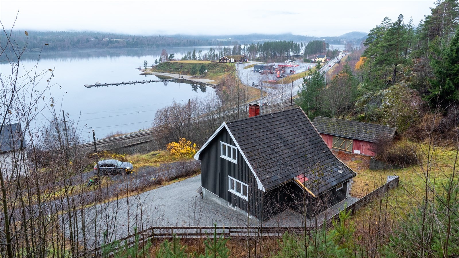Eiendommen består av enebolig, garasje og bod fra byggeår 1949. Galleribilde