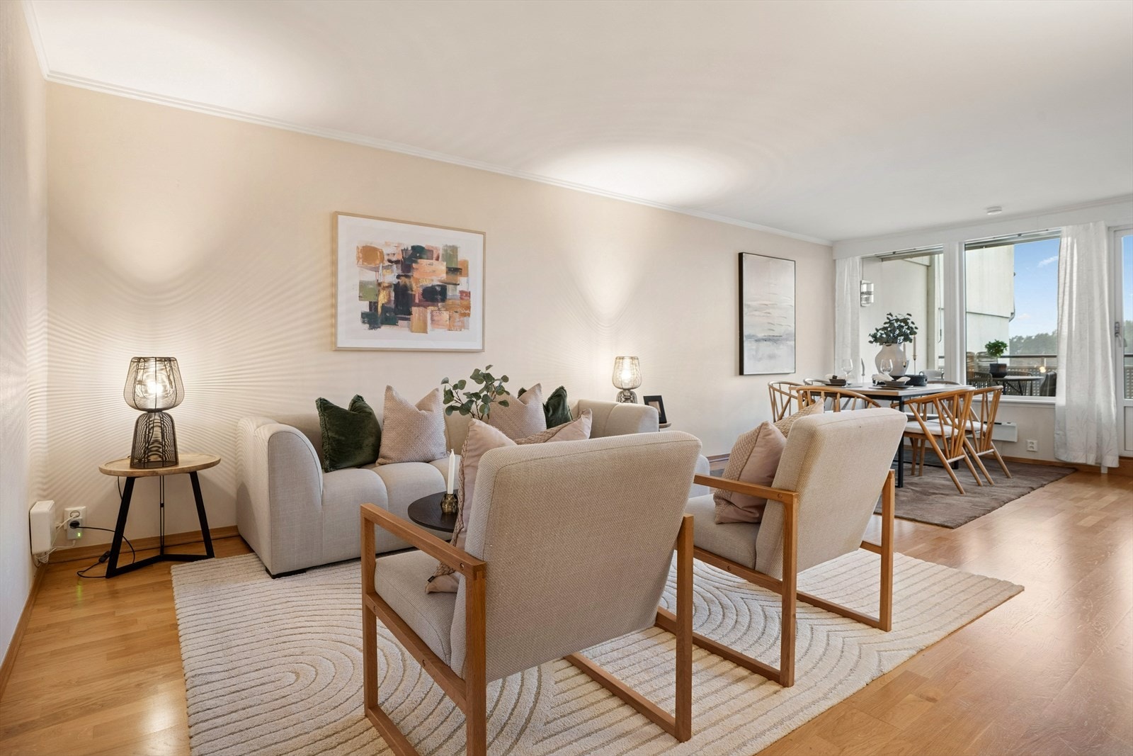 Her er det god plass til å samle familie og venner i et lunt og trivelig miljø. Galleribilde