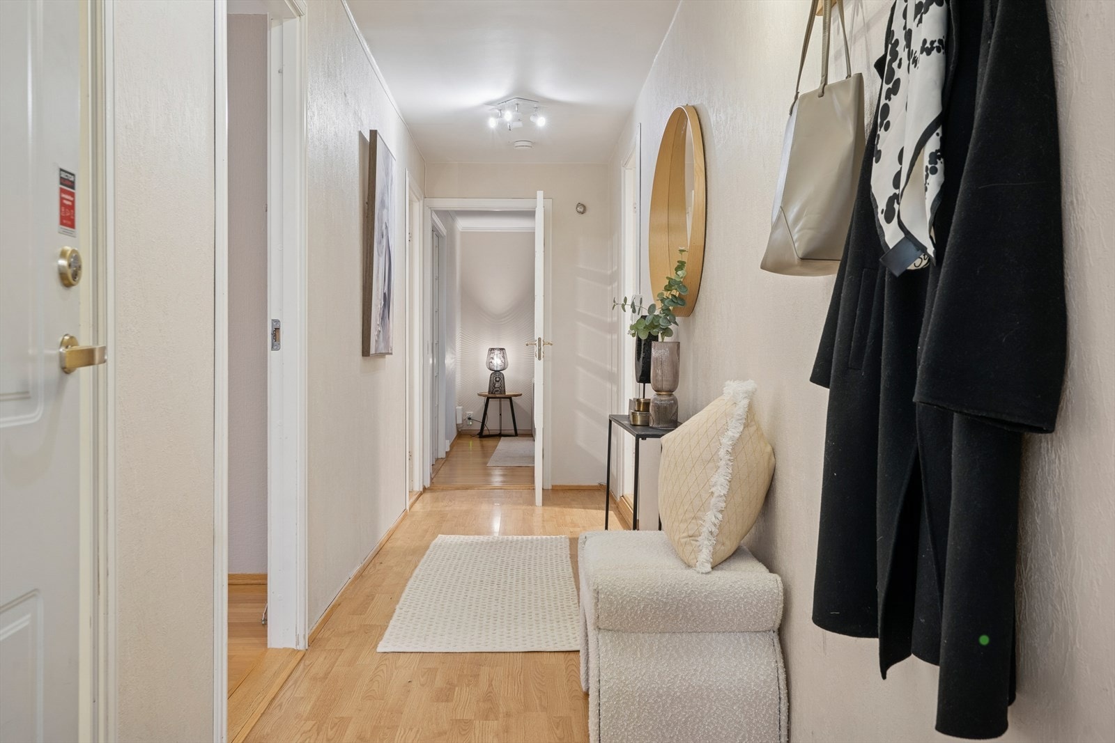 Dette er en lys og romslig 4-roms selveierleilighet med enkel adkomst. Galleribilde