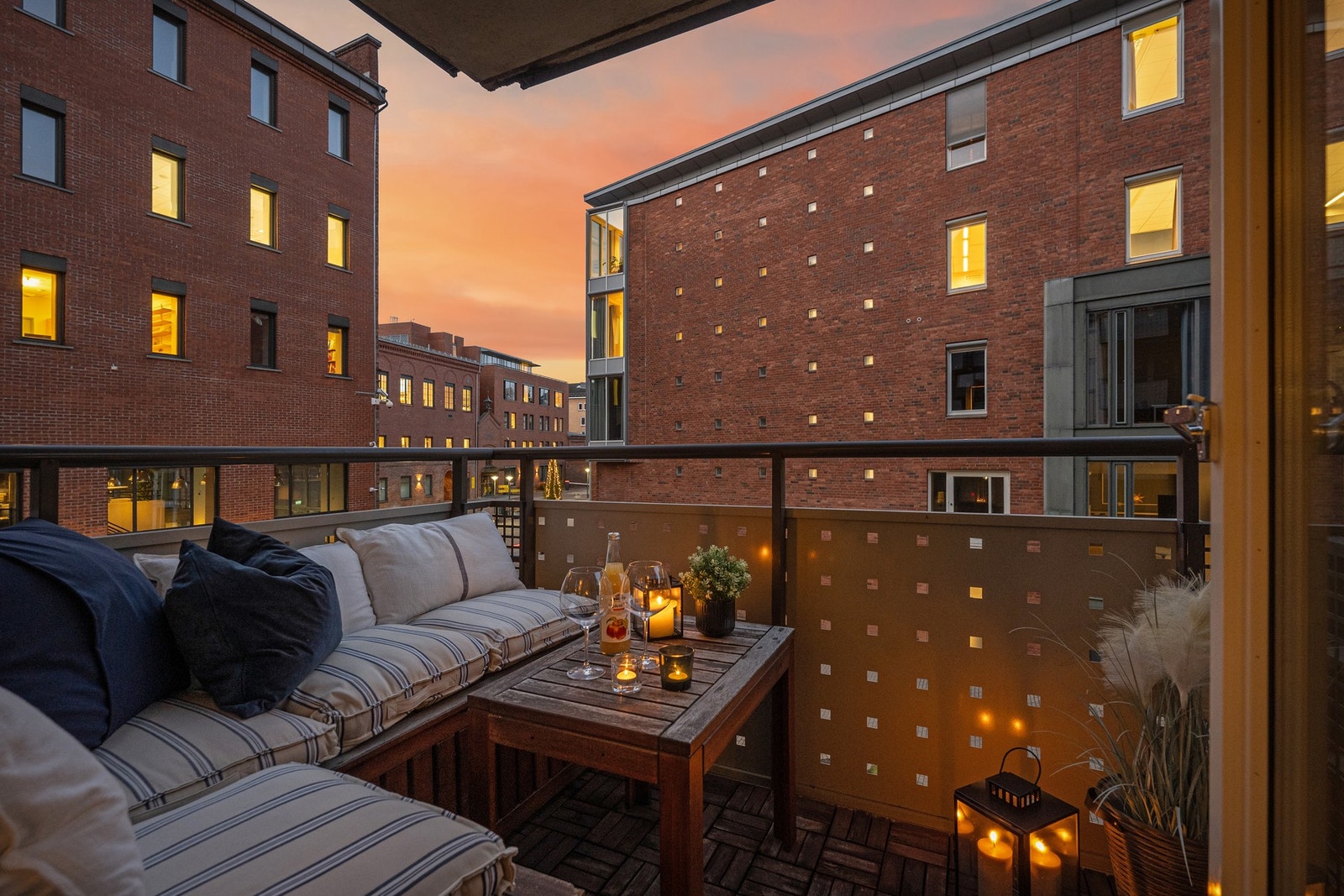 Overbygget balkong som forlenger bruken i dårlig vær Galleribilde