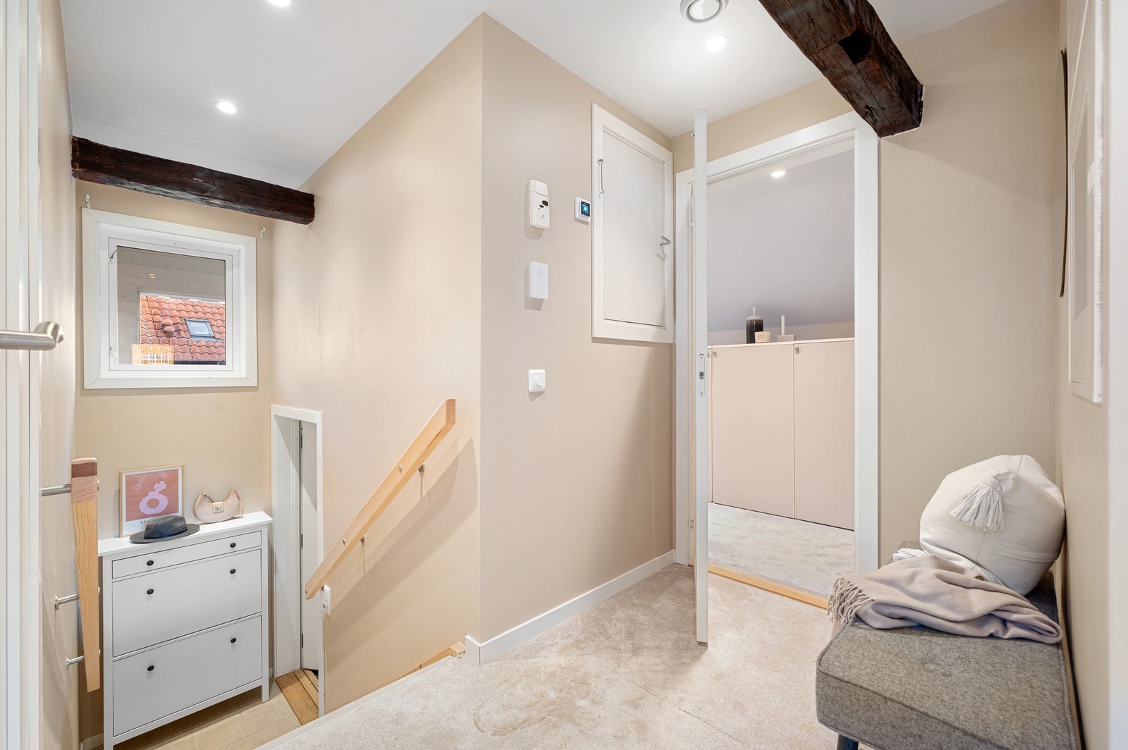 Innbydende entré/gang med god plass til sko- og yttertøy. Galleribilde