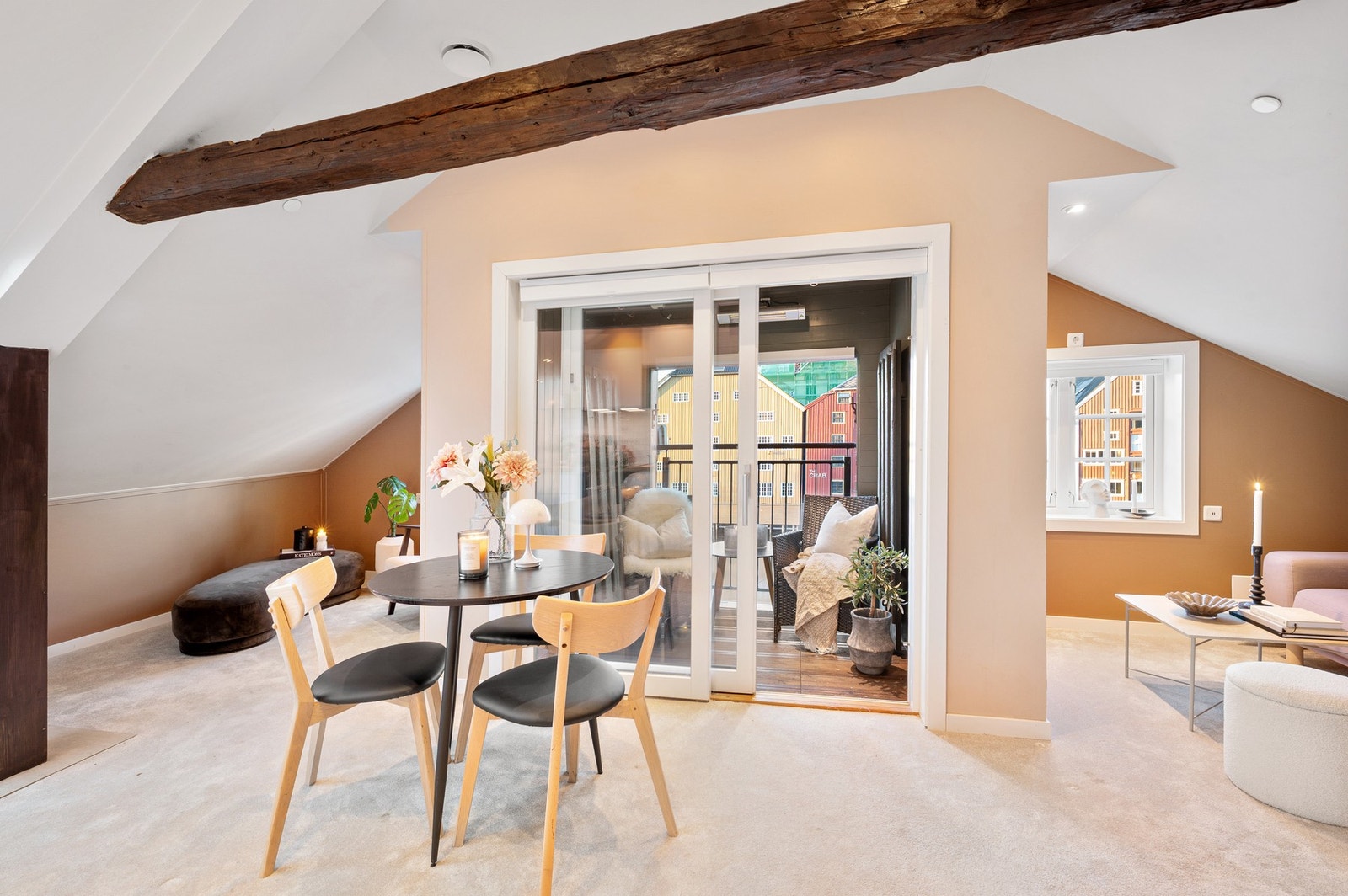 Flott stue med direkte utgang til herlig balkong. Galleribilde