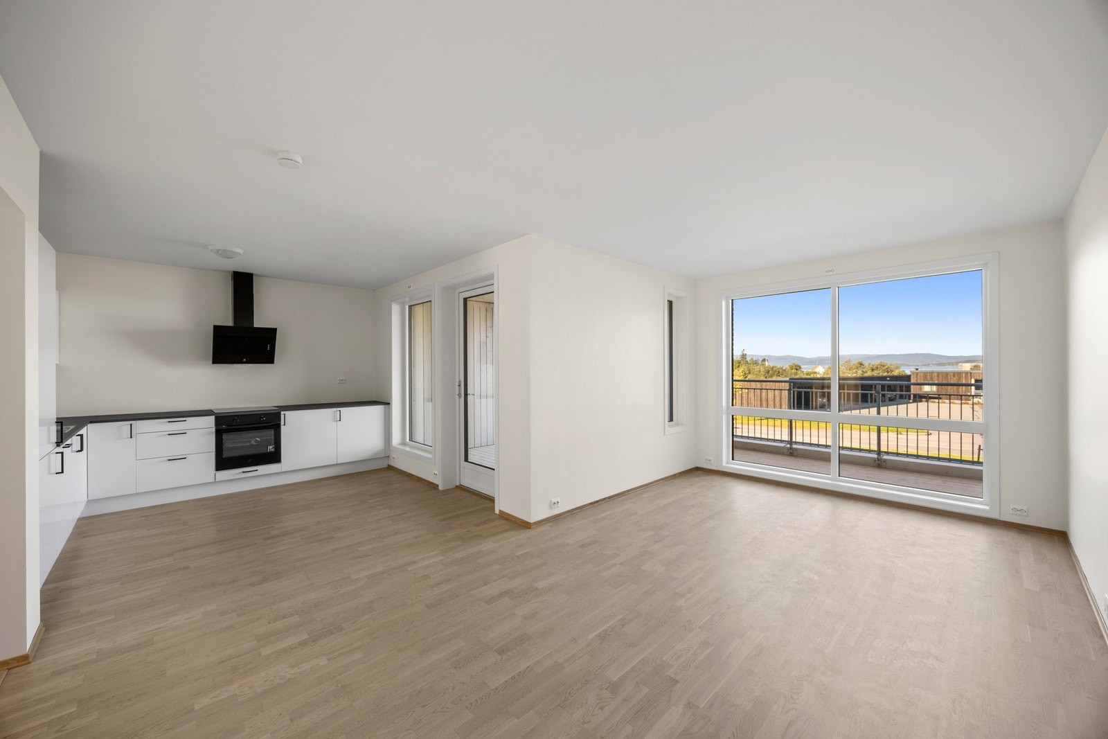 Stue og kjøkken måler ca 30 kvm. Galleribilde