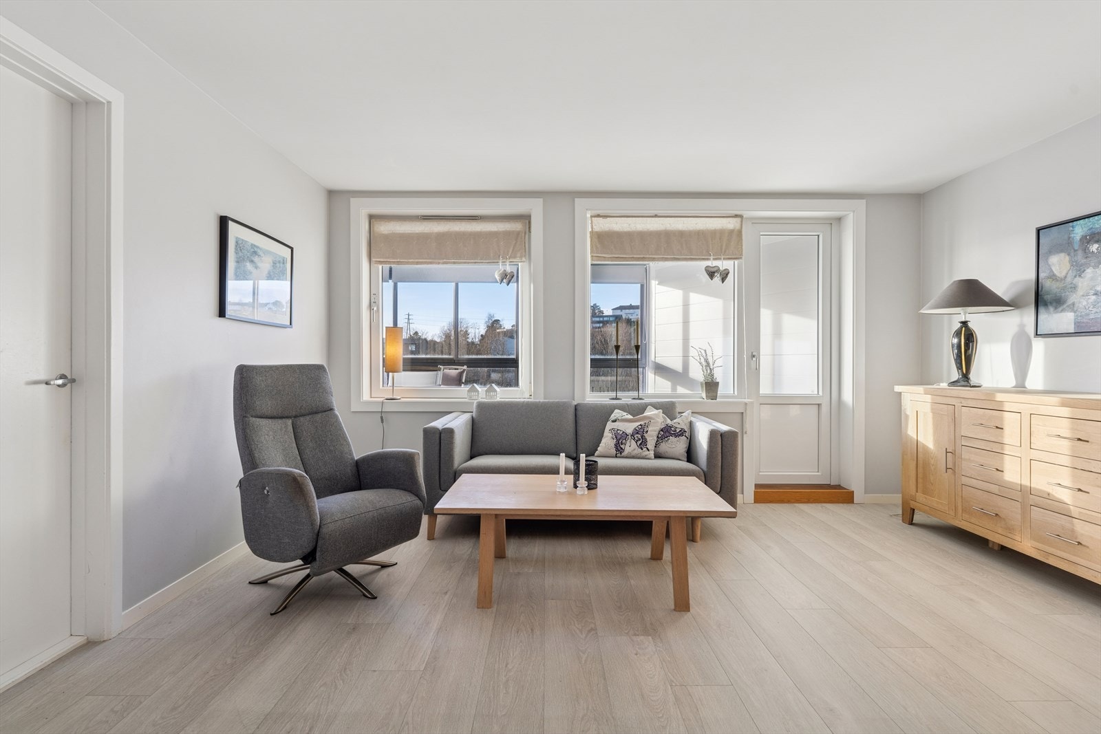 Fra stuen er det utgang til egen innglasset balkong. Galleribilde