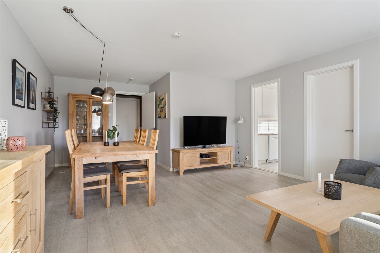 Fra stuen kommer man videre inn til kjøkkenet. Galleribilde