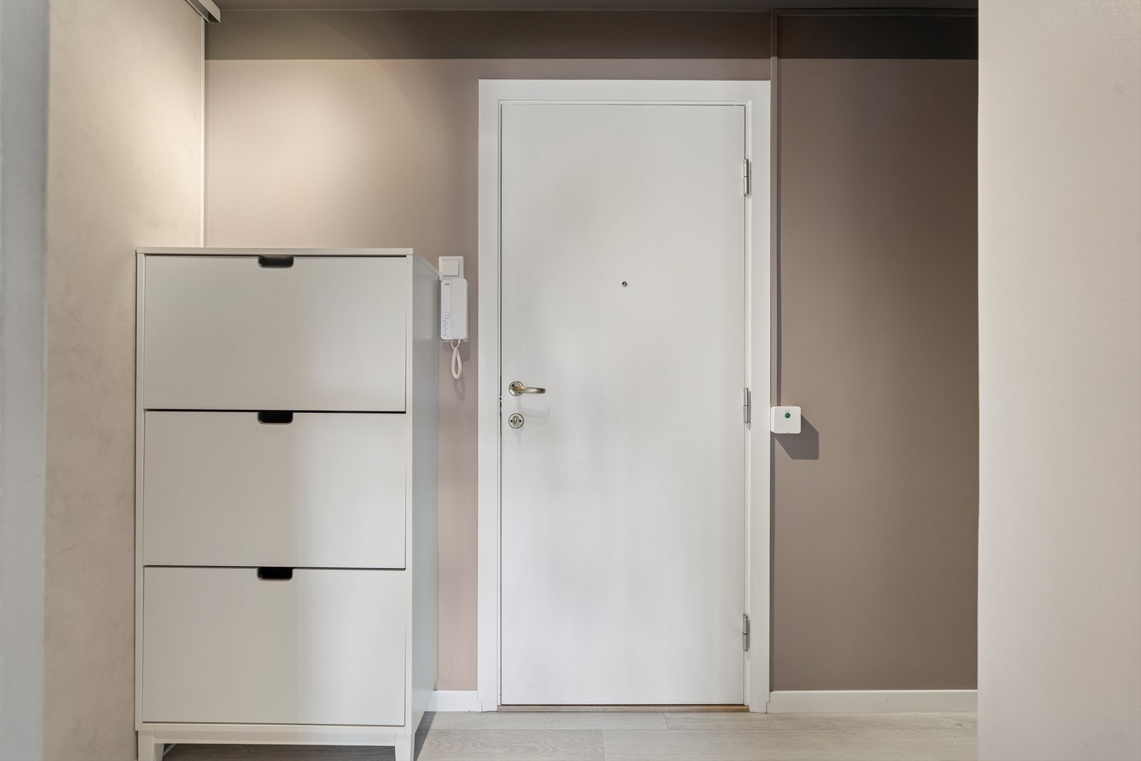 Entrè, velkommen inn - calling anlegg som gjør det enkelt å slippe inn gjester! Galleribilde