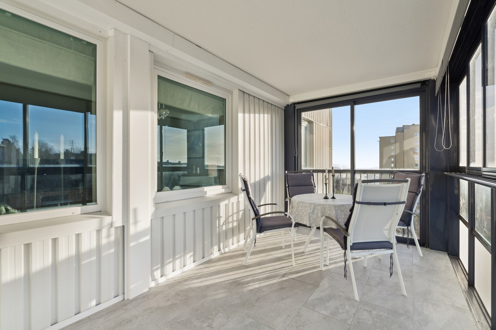 Balkongen kan man enkelt møblere etter egne preferanser og behov. Galleribilde