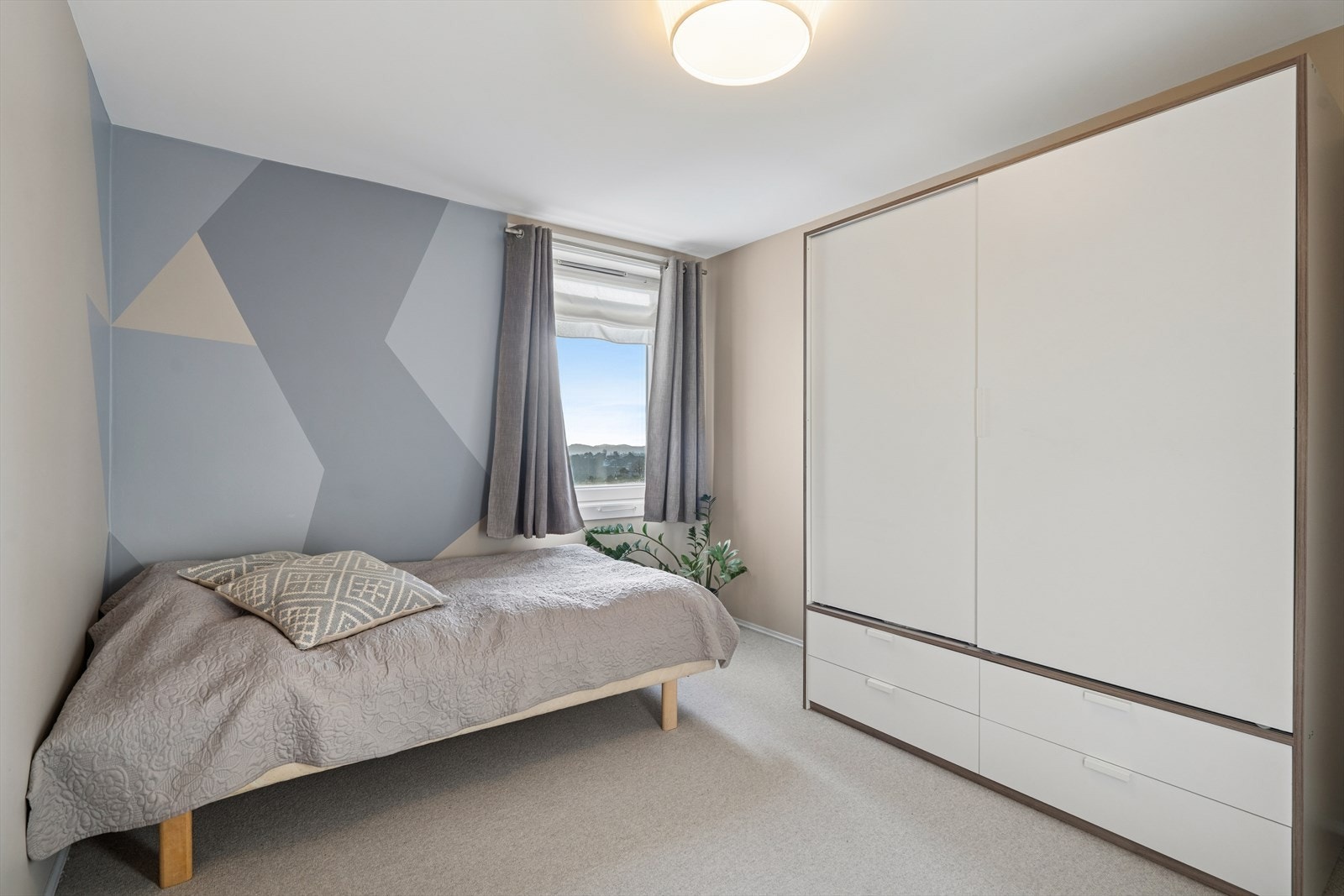 Soverom 1, et enkelt soverom å møblere. Galleribilde