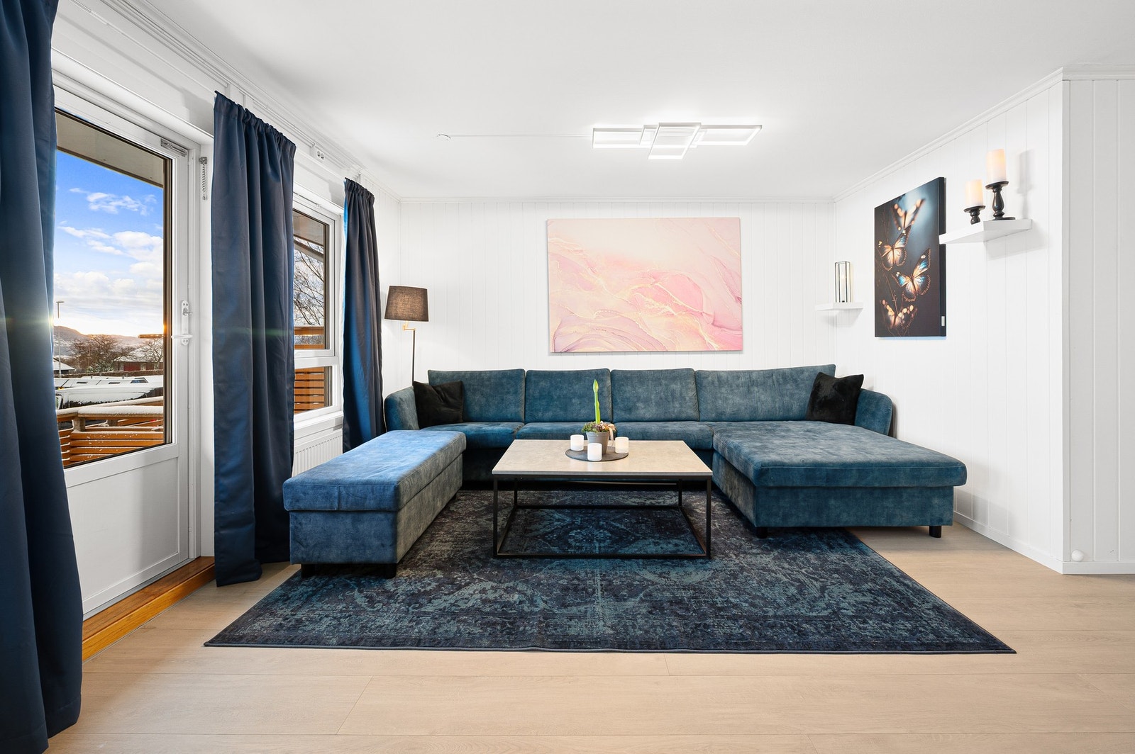 Leiligheten fremstår som pen og moderne, og er betydelig oppgradert mellom 2016 og 2024. Galleribilde