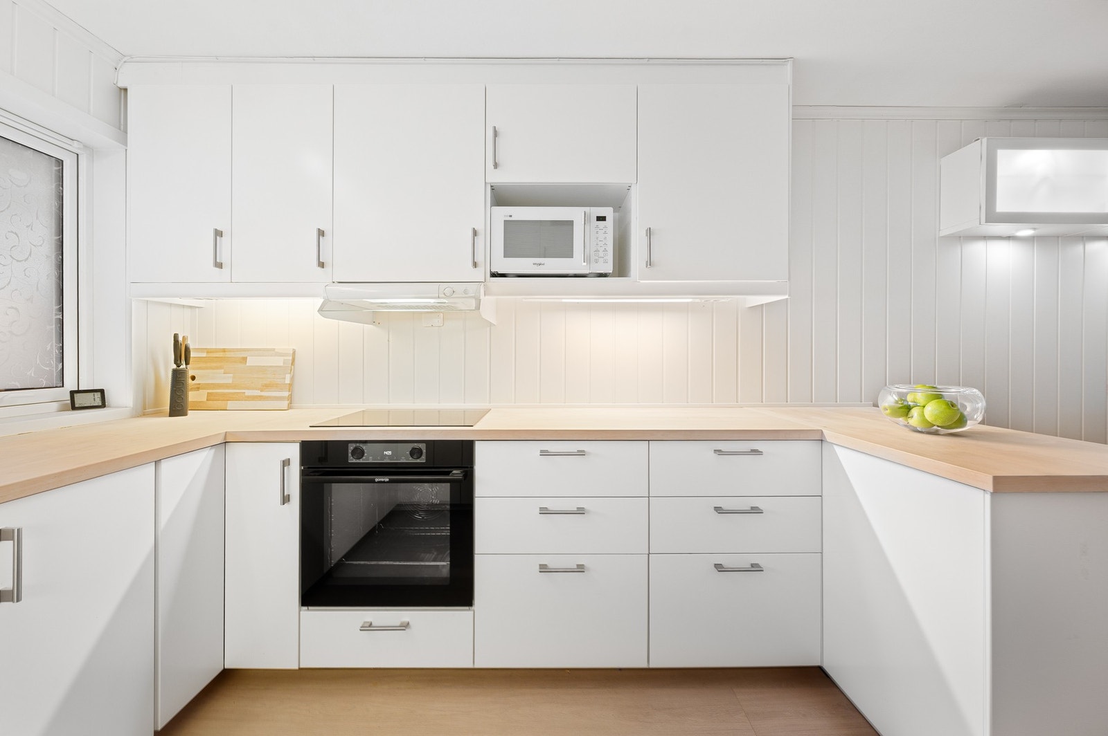 Komfyren og kjøleskapet er nye fra 2025. Galleribilde