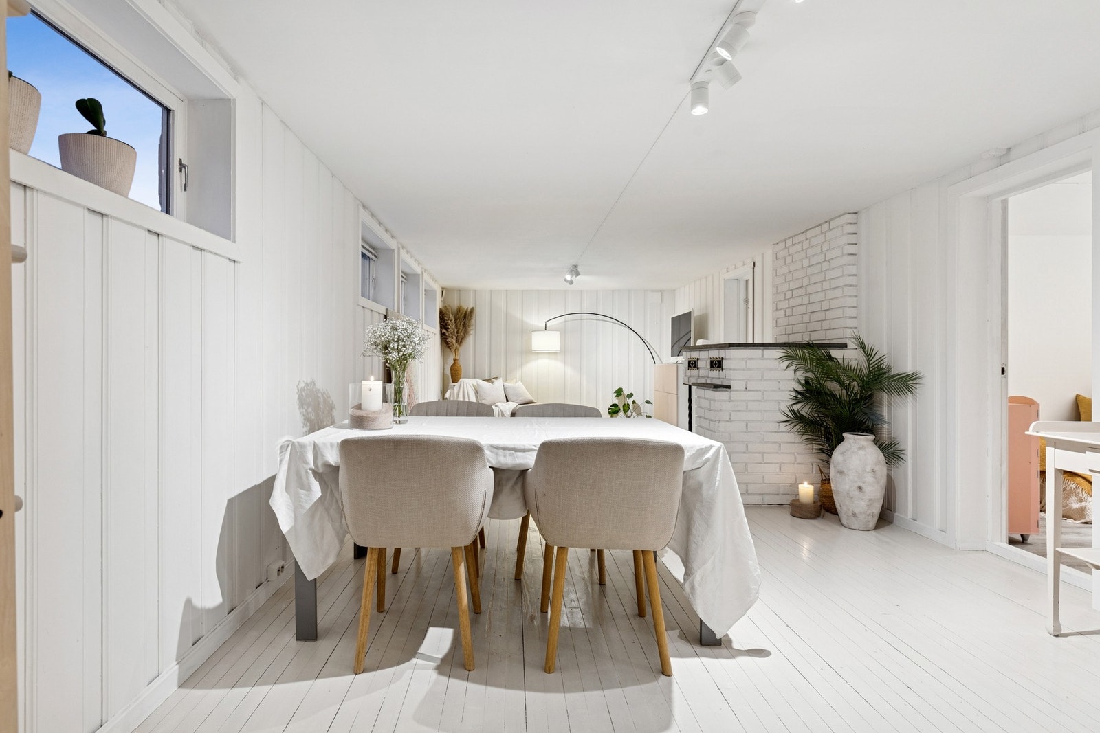 Plass til både sittegruppe og spiseplass. Galleribilde