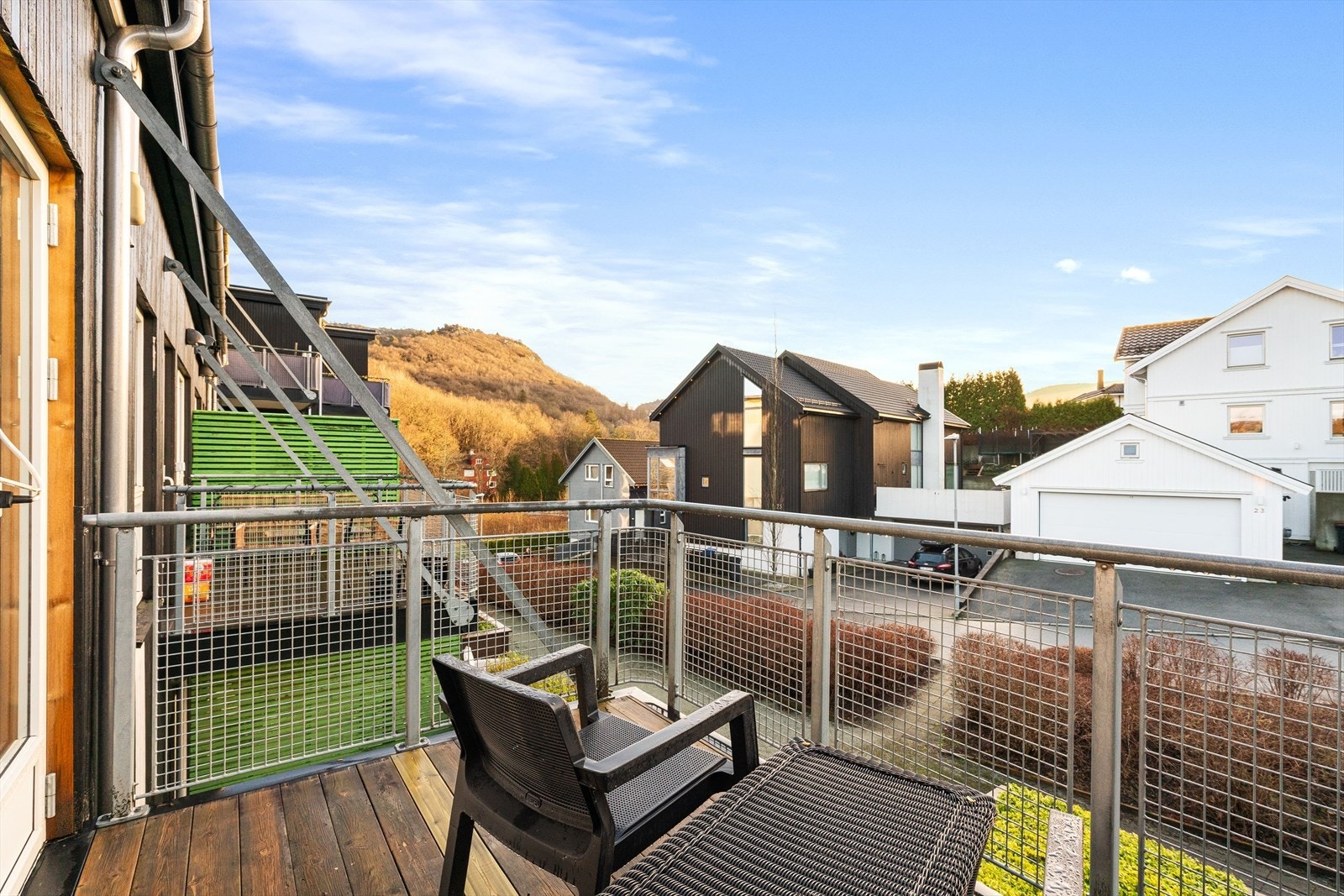 Balkongen gir deg et perfekt sted for solbading, utemiddager og avslappende timer ute. Galleribilde