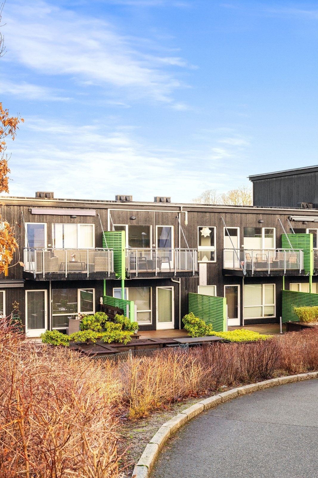 Leiligheten har lett adkomst til leiligheten med både heis fra gateplan og fra garasjeanlegget. Galleribilde