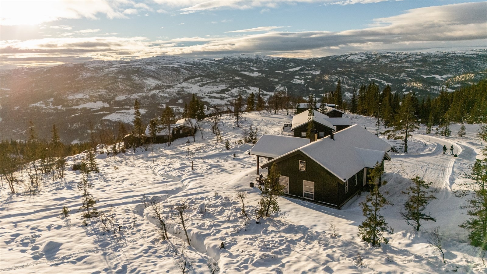 Rolige omgivelser med følelsen av å være høyt og fritt i terrenget Galleribilde