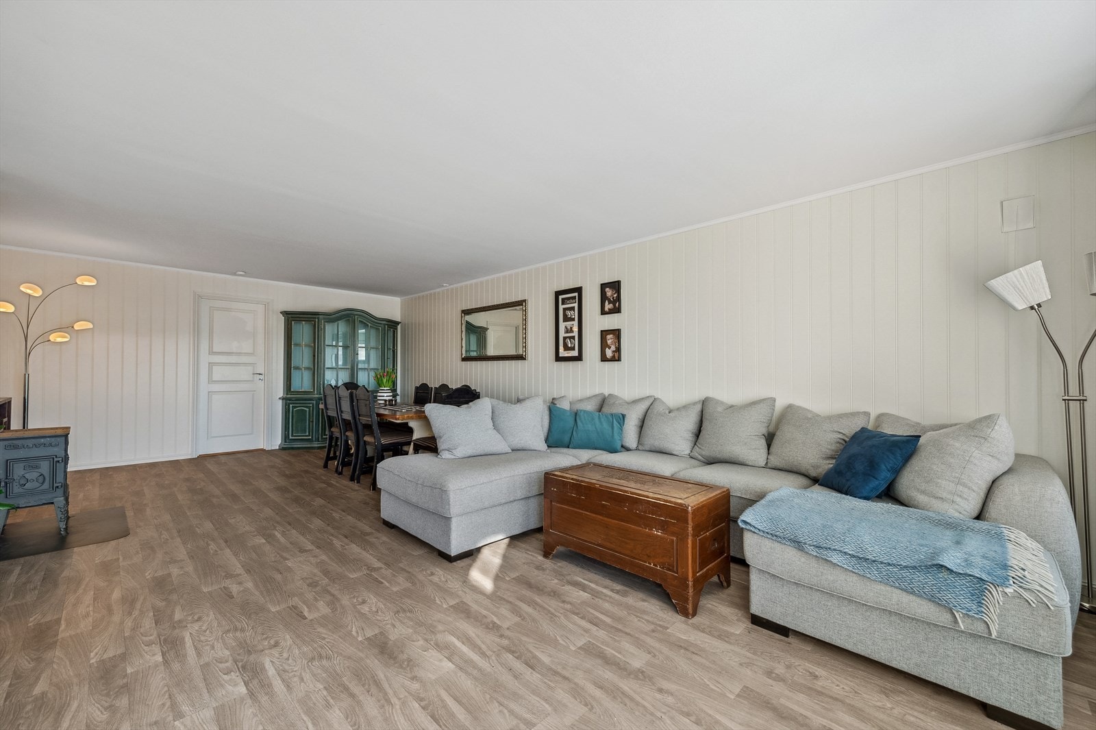 God plass til stort spisebord, så her kan en nyte en bedre middag i godt selskap. Galleribilde