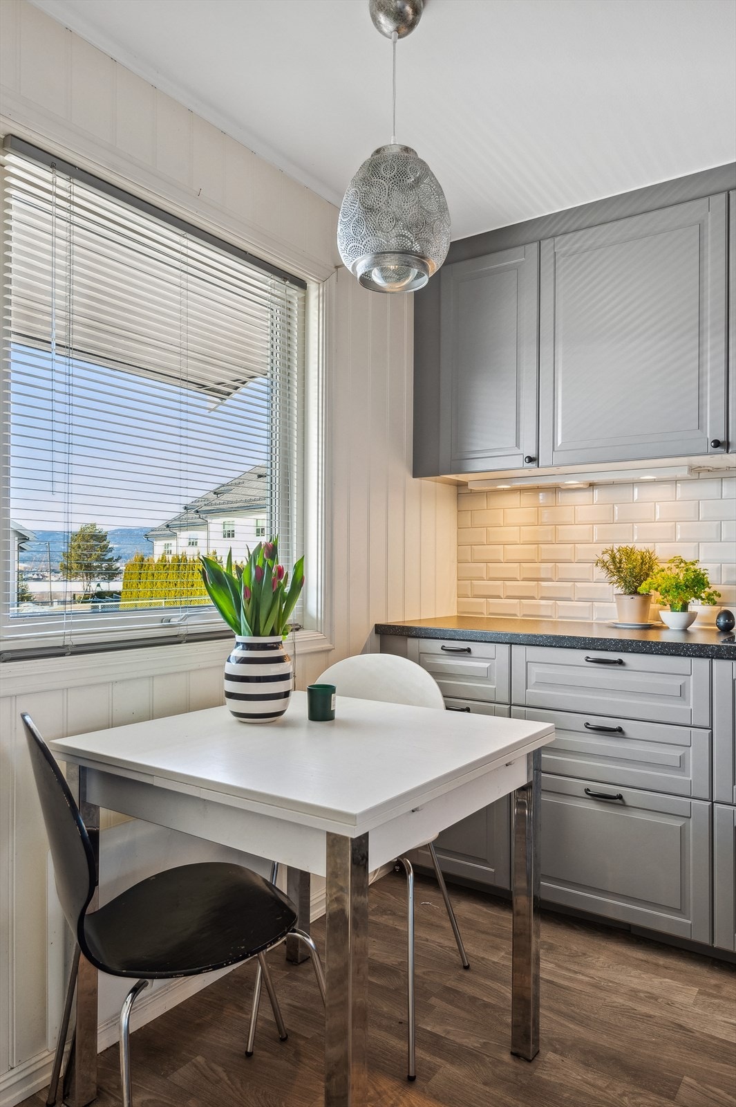 Til sammen gir kjøkkenet et usedvanlig flott inntrykk som byr inn til tilberedning av smakfulle matretter. Galleribilde