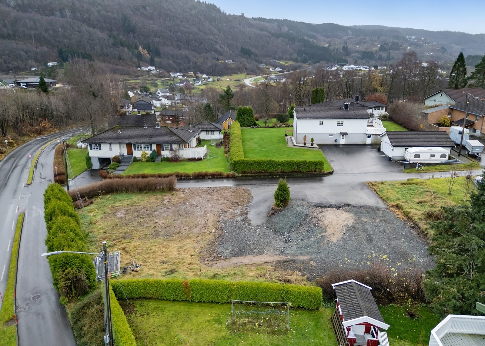 Flott hjørnetomt med innkjørsel i blindgate. Galleribilde