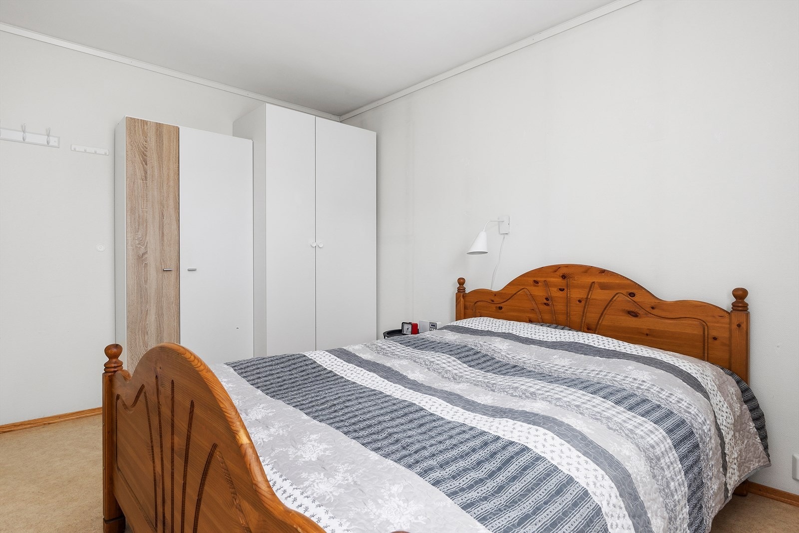 Fellesutgifter kr. 8 727 pr. mnd. dekker bl.a. renter og avdrag fellesgjeld, felles forsikring, oppvarming og stipulert strøm. Galleribilde