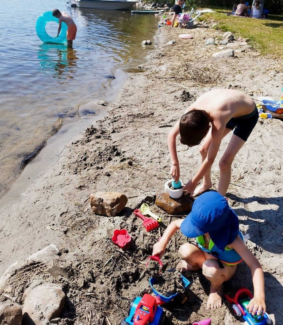 Fine bademuligheter ved Einavatnet. Galleribilde