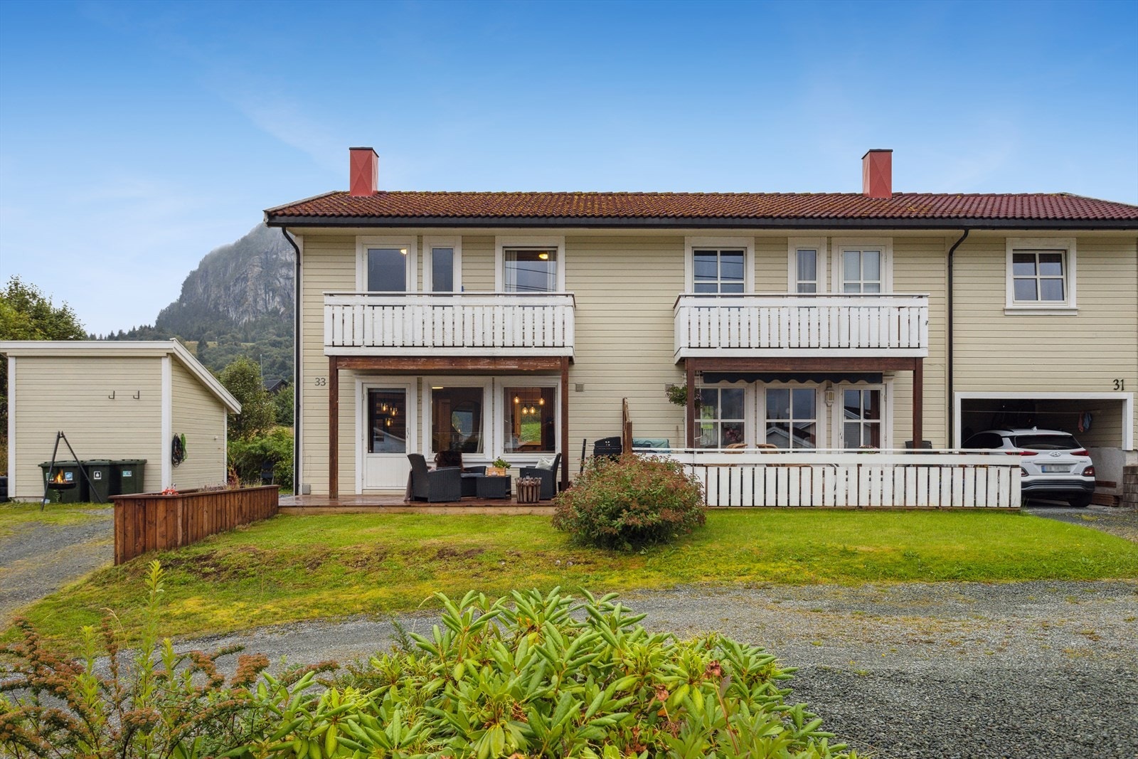 Fra trappa er det umiddelbar nærhet til fantastiske tur- og rekreasjonsmuligheter med et rikelig nettverk av stier og turmål. Galleribilde