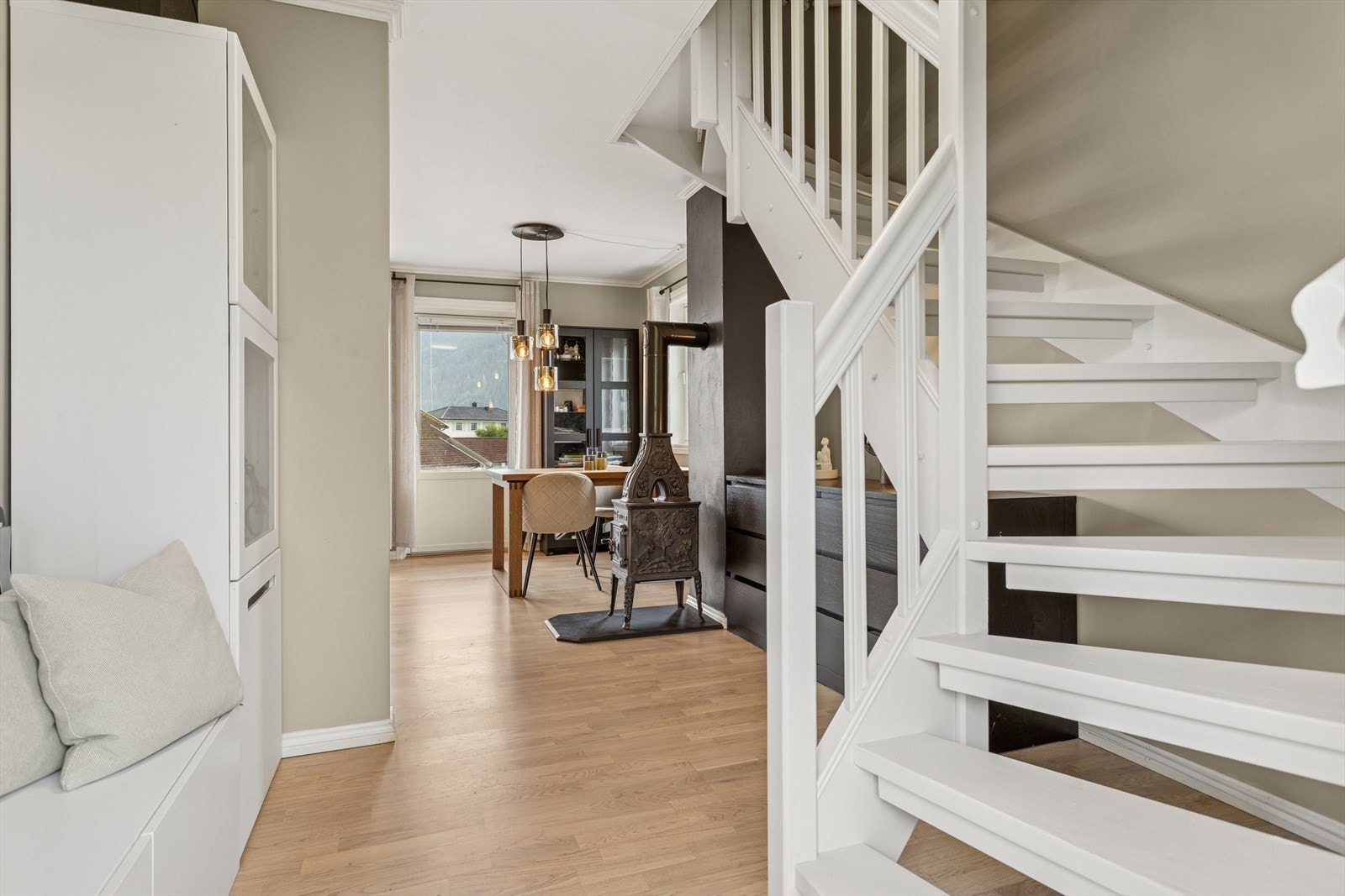 Gangen har god plass til ytterklær og sko. Galleribilde