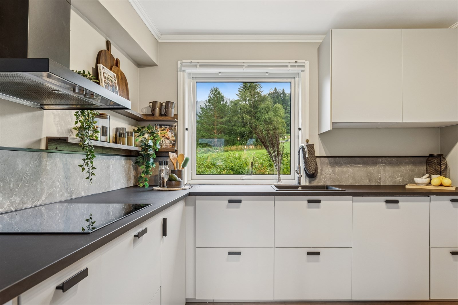 Stilrent og moderne kjøkken Galleribilde