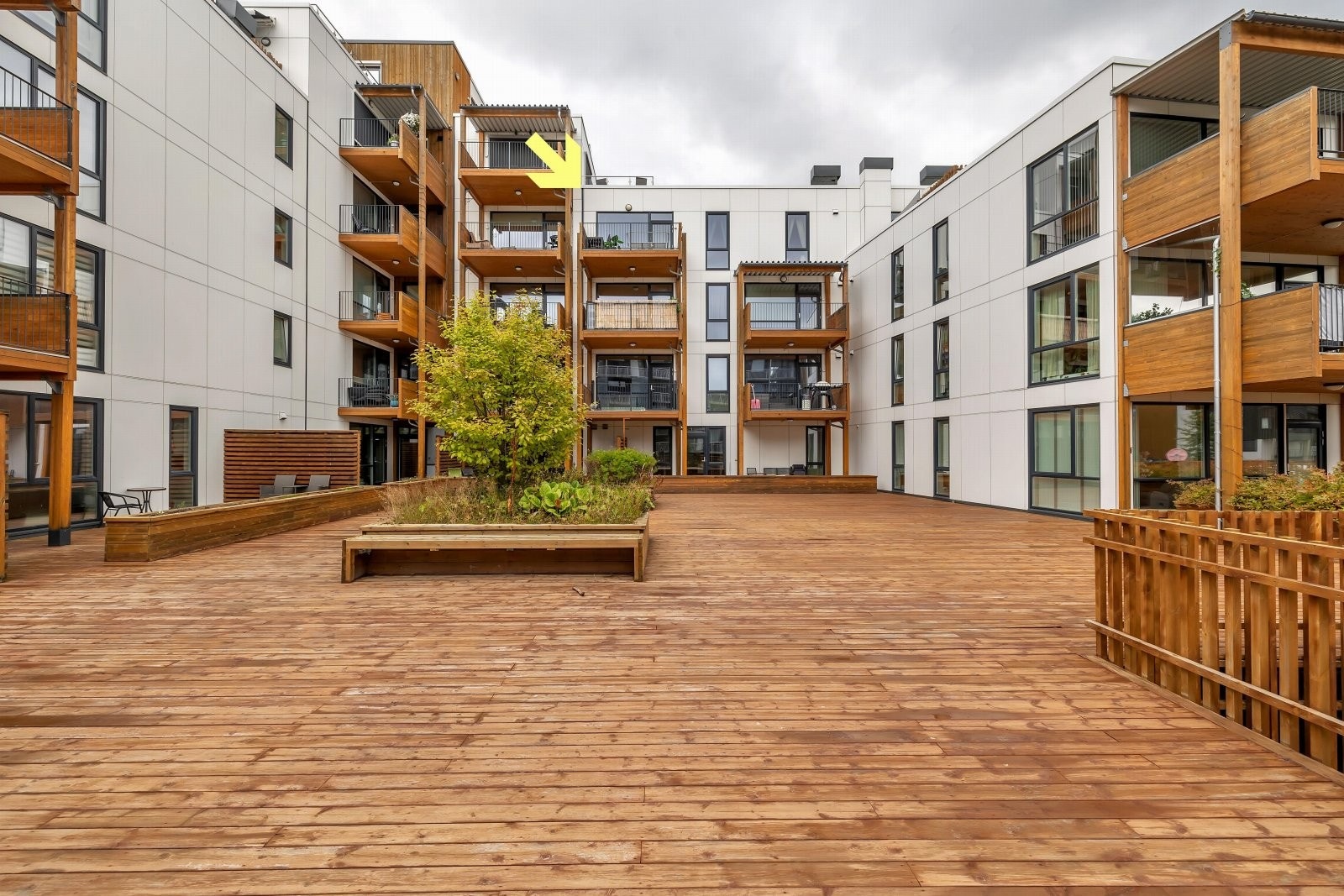 Leiligheten ligger i øverste etasje av fløyen og deler adkomst kun med -1- annen leilighet Galleribilde