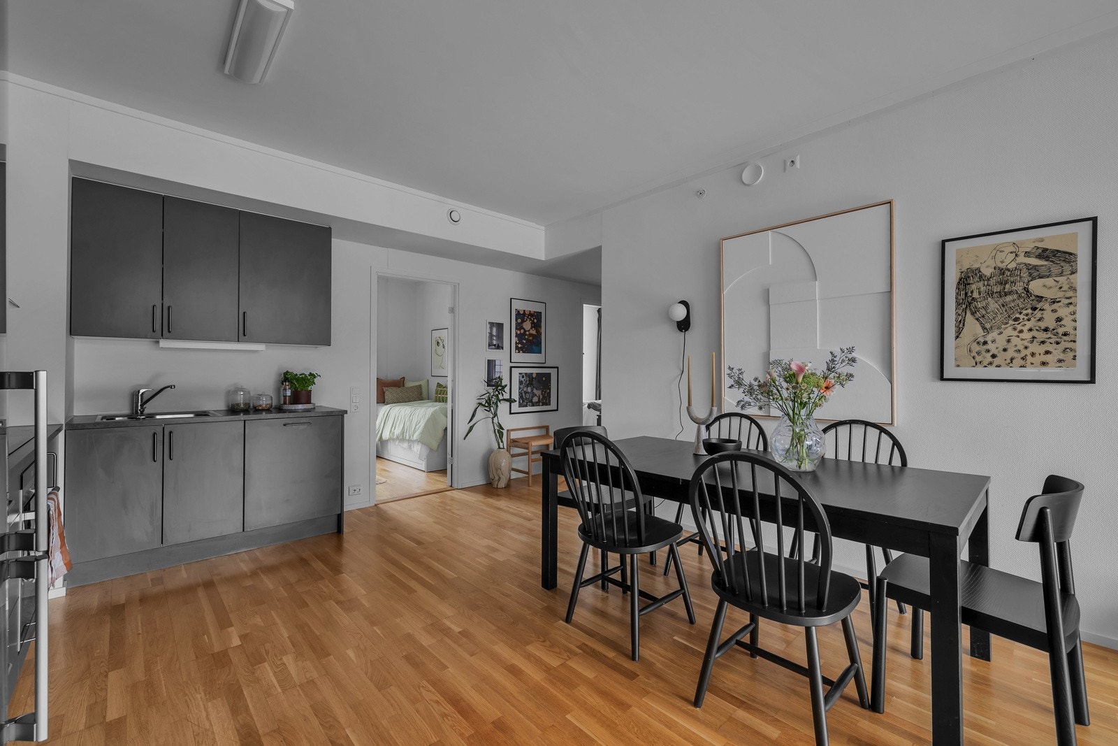 Spisestuen har sin naturlige plass i tilkytning kjøkkenet Galleribilde