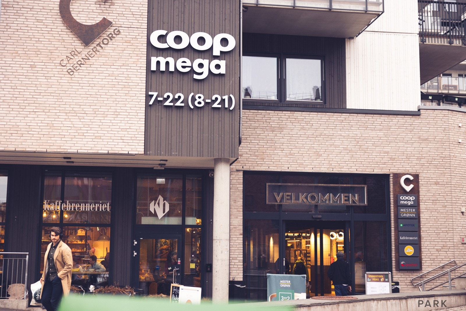 I tillegg finner man Carl Berner Torg som åpnet sine dører i 2021 og Carl Berner Passasjen der man finner bl.a. apotek, vinmonopol, blomsterbutikk m.m. like ved. Galleribilde